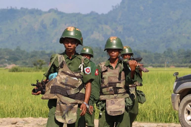 Myanmar military soldiers patrolling in Maungdaw Township pictured on October 21, 2016. (Photo: AFP)